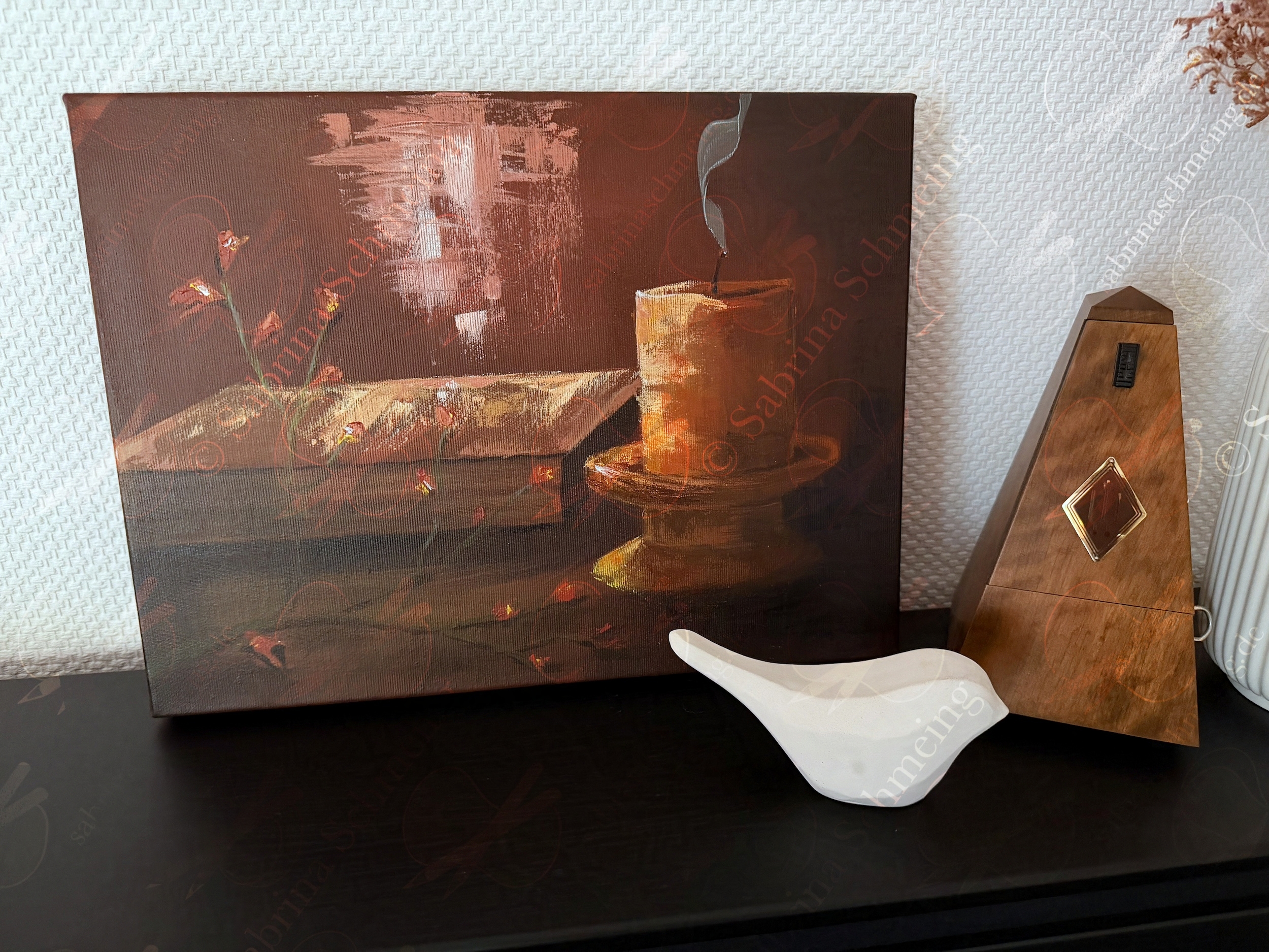 Foto des Acrylgemäldes "Veränderung" von Sabrina Schmeing, platziert auf einem Klavier. Das Foto zeigt das Motiv in anderen, hellen Lichtverhältnissen.