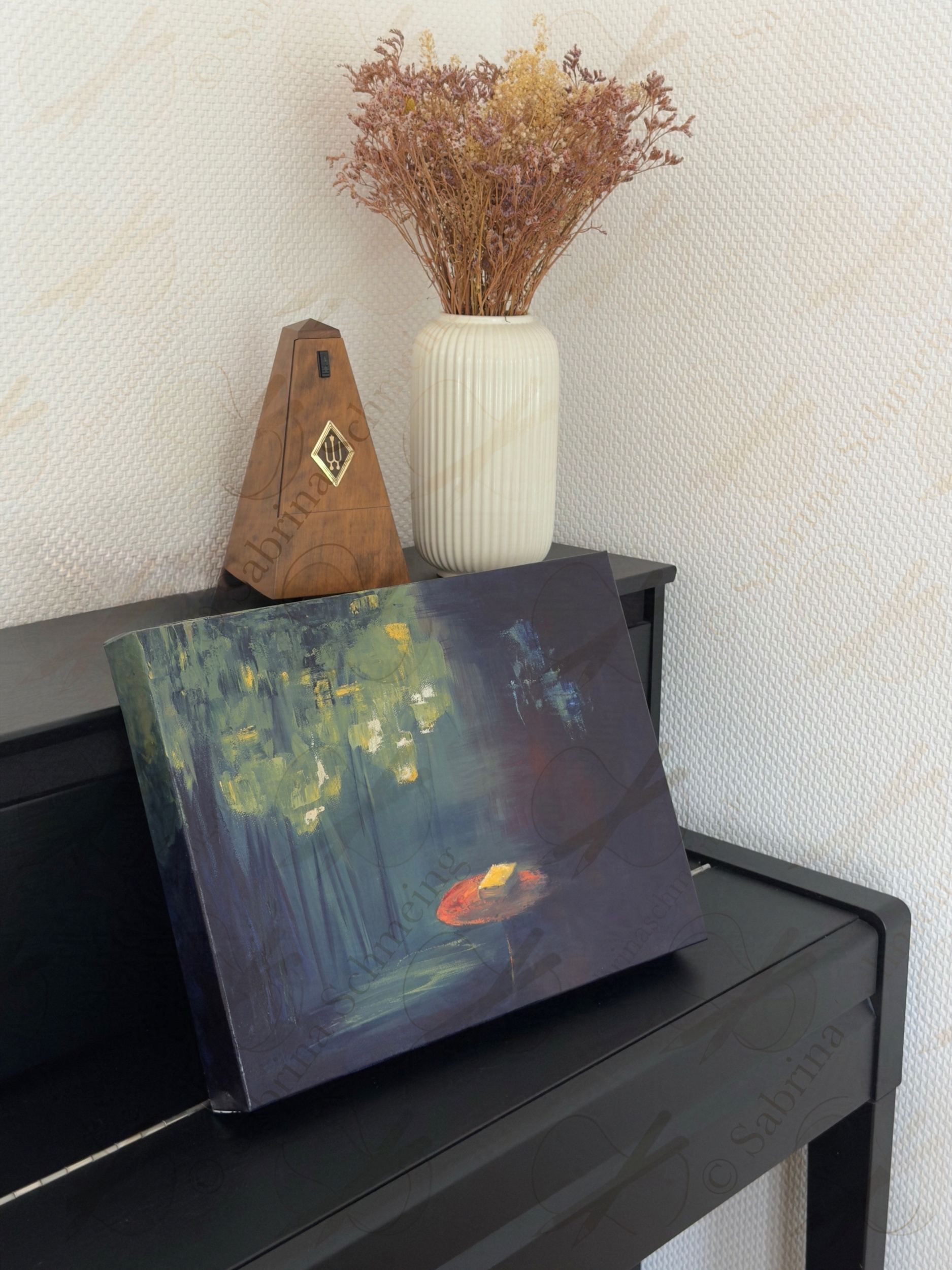 Acrylgemälde "Die andere Welt 2" platziert auf einem Klavier zum besseren Einschätzen der Größe des Werks.